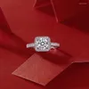 클러스터 반지 우아한 1ct Square 4 발톱 Moissanite Sterling Silver 925 여성 고급 디자이너 보석 액세서리 기념일 선물