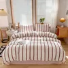 Conjuntos de ropa de cama Udisi Ins Style Bed Linen Stripe Nordic Quilt Funda nórdica Lavable Kit de microfibra suave para niños Ropa de cama para niñas adultas