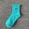 Womens Sport Sock Calcetines Largos Disigner för kvinna som strumpar ren bomullssportsockar Sock Absorberande andningsbara korta båtstrumpor lyx strumpebox d4yg