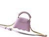 Mini bolso de mano con parte inferior ondulada que se actualiza para crear un bolso cruzado de mujer con forma flexible similar a una concha