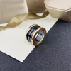 Love Couple B Fashion Svartvitt keramiskt bröllop för kvinnor av hög kvalitet gulddesigner ringsmycken