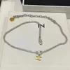 Det nya modehalsbandet fullt av diamant triumfal båghalsband ljus lyxig choker design hög känsla av utsökt modehalsband