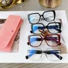 Miumius Zonnebrillen Designer Topkwaliteit Mode Luxe Optische Spiegel Nieuwe Stijl Heren- en Damesmode Onregelmatige Plaat Cat Eye Anti Blauw Licht Stijl Klassiek