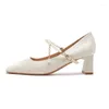 Scarpe eleganti Donna Tacco medio quadrato 2023 Primavera Classico Bianco Rosso Décolleté da sposa Mary Janes Stringa di lusso Perline Perle Punta a punta