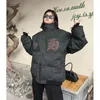 Herrarna ner parkas high street retro mens tjocka varma mocka jackor vinter broderi bokstäver vattentäta rockar kallsäker outwear 2023 231023