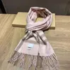 Klassisk rutig lyxdesigner Scarf 100% Cashmere Tassel Designers Scarvs Scarfs Shawl Sciarpa för vinterkvinnor och män