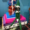 Bir Stoop Noel Elf Bebek Casus Üzerinde Bükülmüş Noel Elf Bebek Ev Dekorasyon Reçine Süslemesi Yeni Yıl Noel Hediye Oyuncak