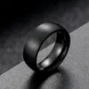 Pierścienie zespołowe klasyczne mężczyźni Pierścionki ze stali nierdzewnej Czarne solidne proste pierścienie vintage dla mężczyzn Wedding Połącz świąteczne biżuterię Wholesale 231024