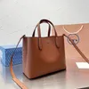 Borsa tote di alta qualità Borsa di lusso Borsa shopping borsa di design con fibbia a ventosa Modello classico Borsa zaino elegante e durevole di grande capacità