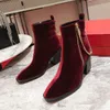 Créateur de mode Haute qualité Femmes Talon rouge Bottines à talons hauts Bottes en cuir de luxe Talon maigre Fermeture éclair latérale Hiver sur le genou Bottes classiques pour femmes HJ0863