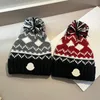 designer beanie lyx vinter stickad hatt varm öronskydd mode trend utomhus hatt temperament klassisk färg blockering pälsboll beanie hatt
