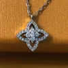 Brins, cordes Collier d'herbe à quatre feuilles de créateur Micro incrusté de précision diamant complet Micro incrusté de diamant à haute teneur en carbone chaîne de collier de fleur carrée creuse M499
