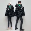 Designer di lusso Chaopai Classic Duck 2023 inverno piumino con cappuccio viso luminoso coppia corto casual ispessito caldo cappotto alla moda da uomo e da donna