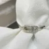 Fedi nuziali Anello da donna in argento sterling 925. Classici gioielli di lusso francesi. Un diamante in movimento. Squisito regalo di Capodanno Q231024