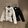 Kvinnors pufferjackor vinter mode parkas rockar klassiska bokstäver puff jacka designer kvinna kort down coat casual nylon ytterkläder