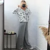 Kvinnors tvåbitar byxor Gigogou Leopard Knit Kvinnor Cardigan tröjor Tracksuits Fashion Shaking Wide Ben Suits Single Breast Woman Cardigans