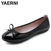 Sapatos de vestido YaernBig Tamanho 42 43 Senhoras Único Bowtie Flats Patent Leather Loafer Redondo Toe Roll Up Mulher Dama de Honra 231024