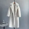 女性の毛皮のフェイクファーウィンタージャケット女性ロングカシミアコートウール織物布濃い暖かいアウターサイズのファッションストリートウェアテディベアコート231024