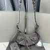 Sac de boulette de concepteur -demi-lune sac de moto en saule cuir à motif de crocodile à grain fin avec miroir de maquillage en forme de coeur une épaule Cross Body