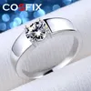 Anillos de boda COSFIX D Color 1CT Moissanite Anillo para hombres 925 Plata de ley Simulación Diamante Alianza de boda Corte redondo clásico con anillo GRA Q231024