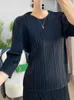 여자 T 셔츠 Miyake Pleats Please Tops Round Neck Seleaful Folight Fall 2023 여름 느슨한 캐주얼 티셔츠 여성 우아한 옷