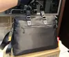 borsa a tracolla da lavoro di alta qualità marchio di moda tela morbida Borsa per laptop unisex Borsa a tracolla borse da viaggio Borsa triangolare di design Valigetta di lusso con portachiavi