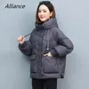 Parkas en duvet pour femmes 2023 veste d'hiver courte en coton à capuche garder épaississement manteau chaud Grace vêtements de Parka d'âge moyen formel 231023