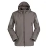 Giacche da caccia Moda Giacca da tempesta Softshell in pelle di squalo Giacca mimetica con cappuccio addensato caldo antivento e impermeabile unisex