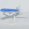 Modelo de aeronave de metal modelo 20cm 1 400 Mcdonnell Douglas Md-11 Material de liga de réplica de metal com trem de pouso brinquedos colecionáveis presente 231024