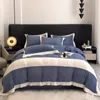 Bedding Besigner 침구 세트 두꺼운 더블 사이드 벨벳 4 피스 간단한 자수 편지 퀼트 세트 산호 벨벳 침대 시트