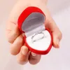 Stojak na biżuterię aksamitne czerwone kształt serca pudełka pierścieniowe kolczyki Wyświetlacz pudełka na prezent pudełko ślubne Pierścienie 231025