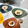 Tapetes de mesa estilo nórdico ocidental placemat dupla camada irregular à prova de óleo almofada de isolamento térmico el couro pvc esteira jantar placa