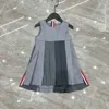 女の子のための豪華なドレススーツ刺繍ロゴベイビー秋セットサイズ100-150ソリッドカラーラペルシャツとベストドレスOct25