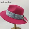 Chapeaux à large bord seau accessoires de ruban de mode chapeau Fedoras pour femmes et hommes automne Panama Jazz casquette grande-bretagne style élégant rétro Fedora 231025