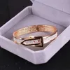 Bracelet de personnalité mode féminine Europe et États-Unis boucle de ceinture hipster exagérée pull réglable avec bracelet décoratif