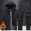 Tute da uomo New Warm Tuta sportiva Completi da uomo Felpe con cappuccio + Pantaloni sportivi Tuta in pile invernale Antivento Palestra Jogging Abbigliamento sportivo Abbigliamento Q231025