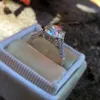고품질 여성 웨딩 반지 패션 보석 보석 보석을위한은 약혼 반지 시뮬레이션 다이아몬드 반지