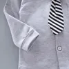 Ensembles de vêtements Vêtements costume garçon Printemps Automne à manches longues mode noeud papillon chemise à simple boutonnage pantalon à carreaux 0-4 ans vêtements pour enfants 231024