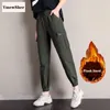 Damen Hosen Capris VmewSher Winter Cargo Frauen Baumwolle Solide Taschen Streetwear Mode Warme Kurze Plüsch Pelz Gefüttert Casual Hosen 231025