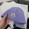 Beanie Designer Beanie Bonnet Cap دافئ قبعات جمجمة قبعات شتوية للجنسين للجنسين رسائل رسائل رسمية غير رسمية في الهواء الطلق.