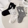 Chaussettes en coton pour femmes, 1 paire, matière douce et confortable, motif de dessin animé alpaga mignon Kawaii, Tube central, Style étudiante pour filles