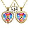 Pendanthalsband Galaxy Beauty Butterfly Art Målningar Dubbelsidig halsband Rhinestone Heart Shaped 360 graders roterande smycken