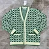 Kazabaş Kazak 23AW Tasarımcı Moda Örme Kaplama Yeni Kazabaş Tişört İşlenmiş Küçük Kokulu Stil Örtü Hardigan V-Neck Sweater Ceket Günlük Toplar