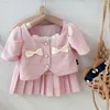 Set di abbigliamento 2-8T Vestito da bambina per bambina 2023 Estate Piccolo fiocco profumato Manica corta e gonna a pieghe Set in due pezzi