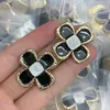 Marca de luxo doce flor designer brincos studs para mulheres retro vintage preto rosa amor brinco brincos brincos jóias mais recente chegada 240306