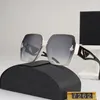 Mens solglasögon Designer Män Glasögon Evidensstil Anti-ultraviolet Classic Retro Square Acetate Black Frame Exude Statement-Making Appeal Random Box7262