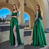 Повседневные платья 2023 Темно-зеленое атласное коктейльное платье с V-образным вырезом для женщин с высоким разрезом и вырезом из тюля для выпускного вечера Торжественное мероприятие с длинными рукавами