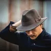 Szerokie brzegowe czapki wiadra moda mężczyźni fedoras hat jazz z muszką elegancką wiosenną czarną wełnianą mieszankę czapkę na zewnątrz odczuwali 231025