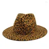 Bérets 2023 Mode d'hiver Impression Léopard Jazz Fedoras Hommes Femmes Vintage Trilby Cap Loisirs Grand Bord Feutre Panama Chapeau