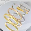 Charm Bracelets Womens Gold Bracelet Mens personalised bangle designer jewelrys grade jewelry Titanium alloy material Sweat resistantes fade resistant Q231025